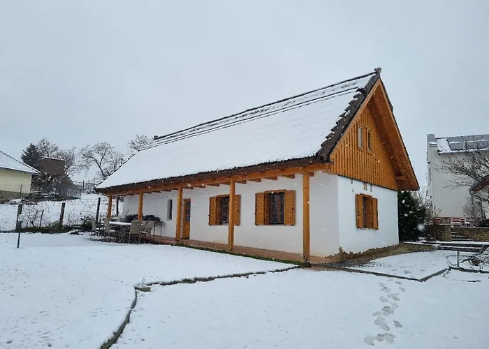 Parasztház Kilátással * Pákozd